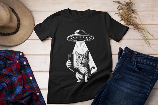 Funny UFO Cat Selfie T-Shirt – Alien Abduction Kitty Graphic Tee