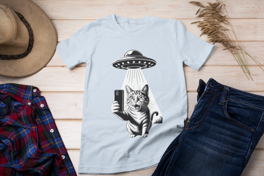 Funny UFO Cat Selfie T-Shirt – Alien Abduction Kitty Graphic Tee